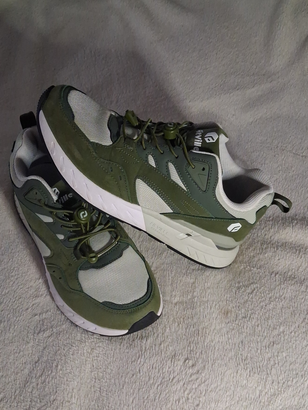 Women's 10.5 W. Olive Green Athletic FITVILLE Sneakers